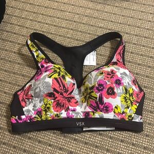 Incredible Victora’s secret sport bra maximum support underwire 36C